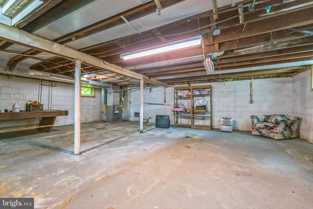 216 DICKINSON ROAD