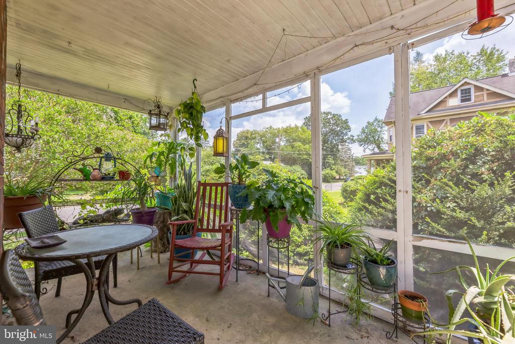 216 DICKINSON ROAD