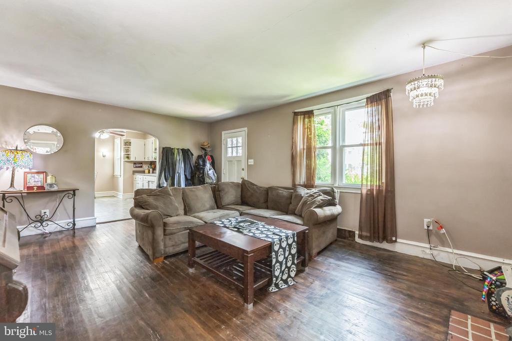 216 DICKINSON ROAD