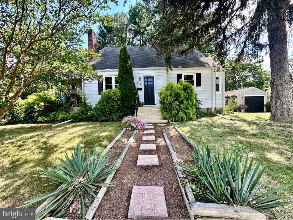 216 DICKINSON ROAD