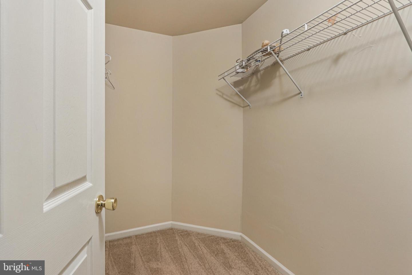 9 Lawrence Ln