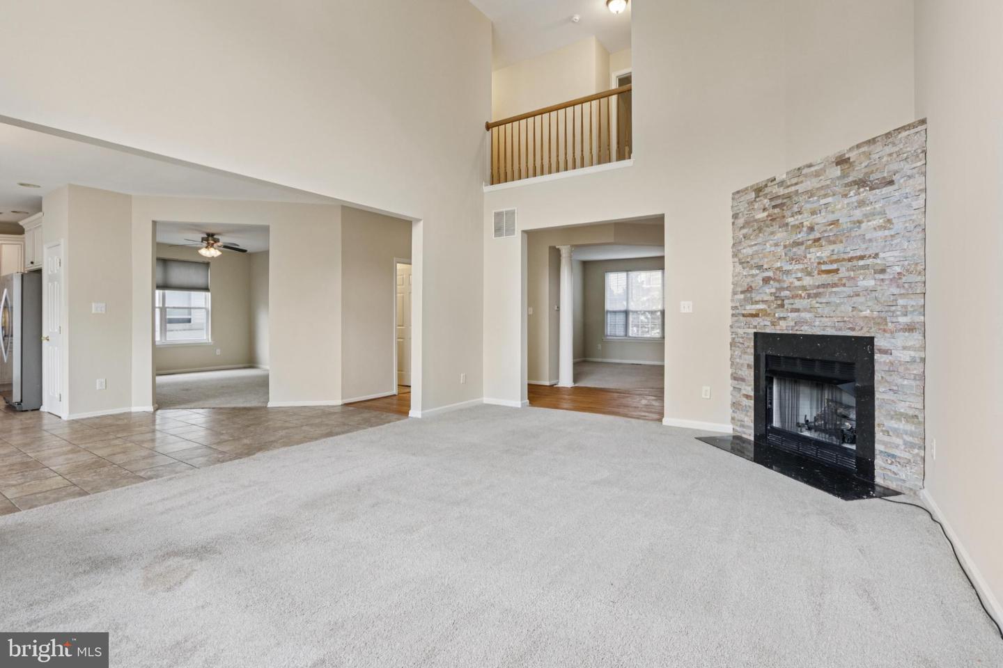 9 Lawrence Ln