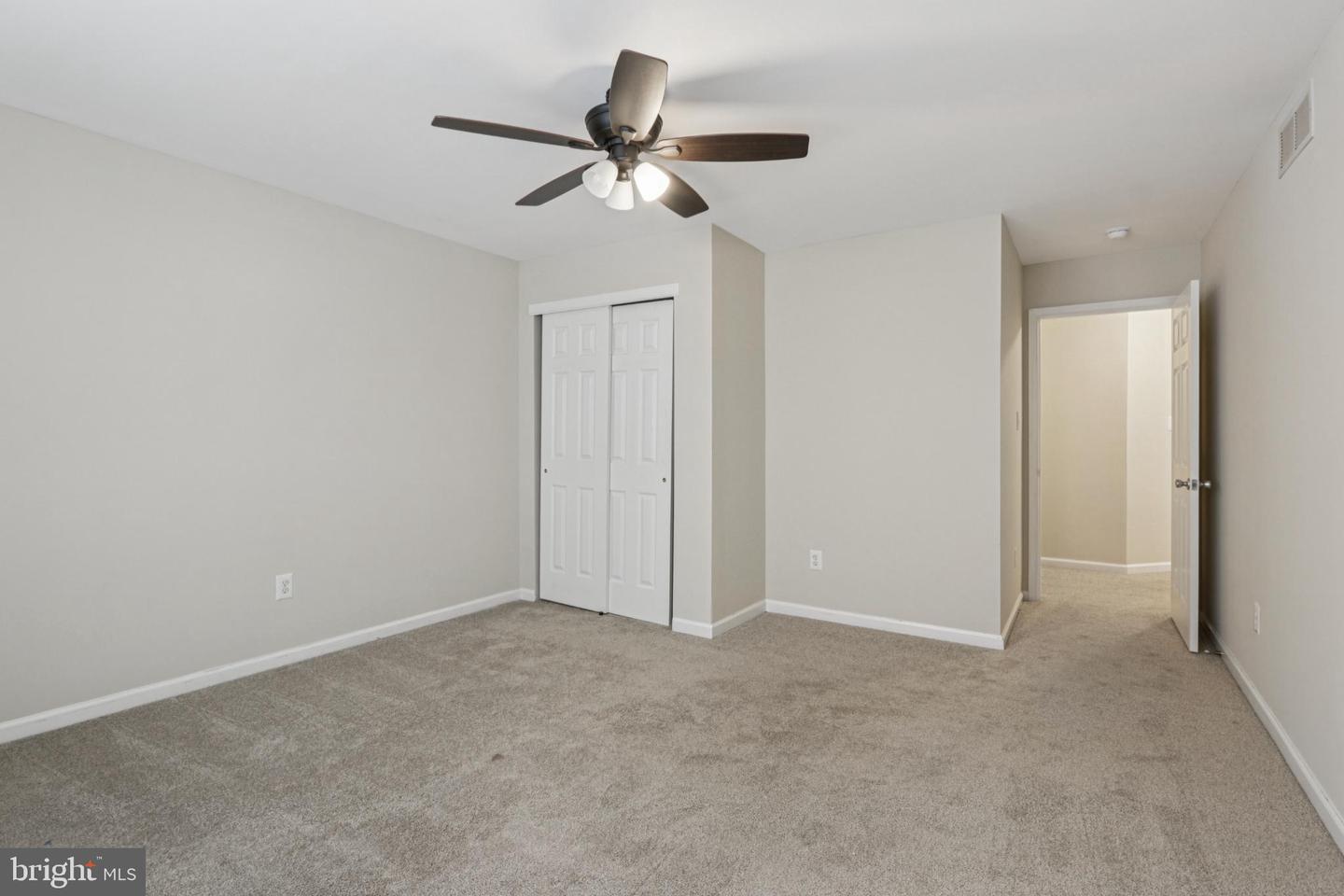 9 Lawrence Ln
