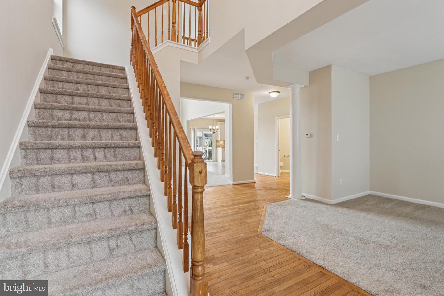 9 Lawrence Ln