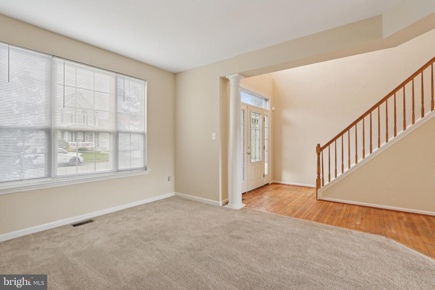 9 Lawrence Ln