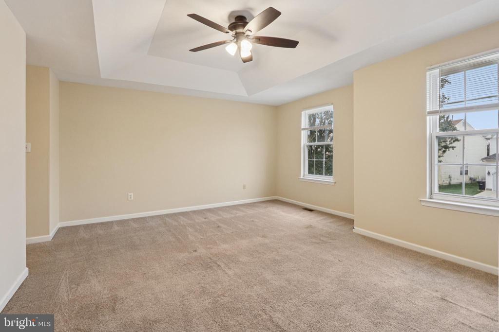 9 Lawrence Ln