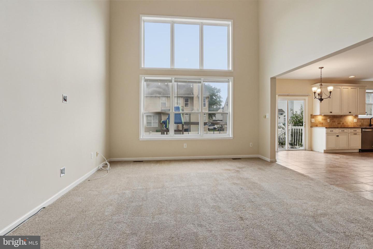 9 Lawrence Ln