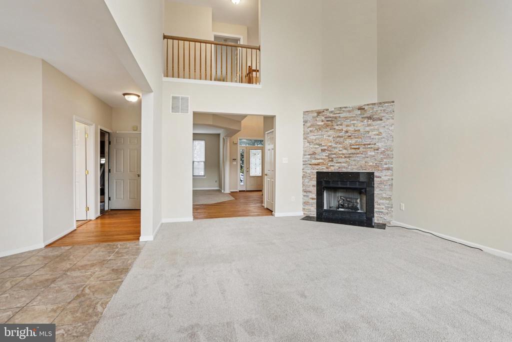 9 Lawrence Ln