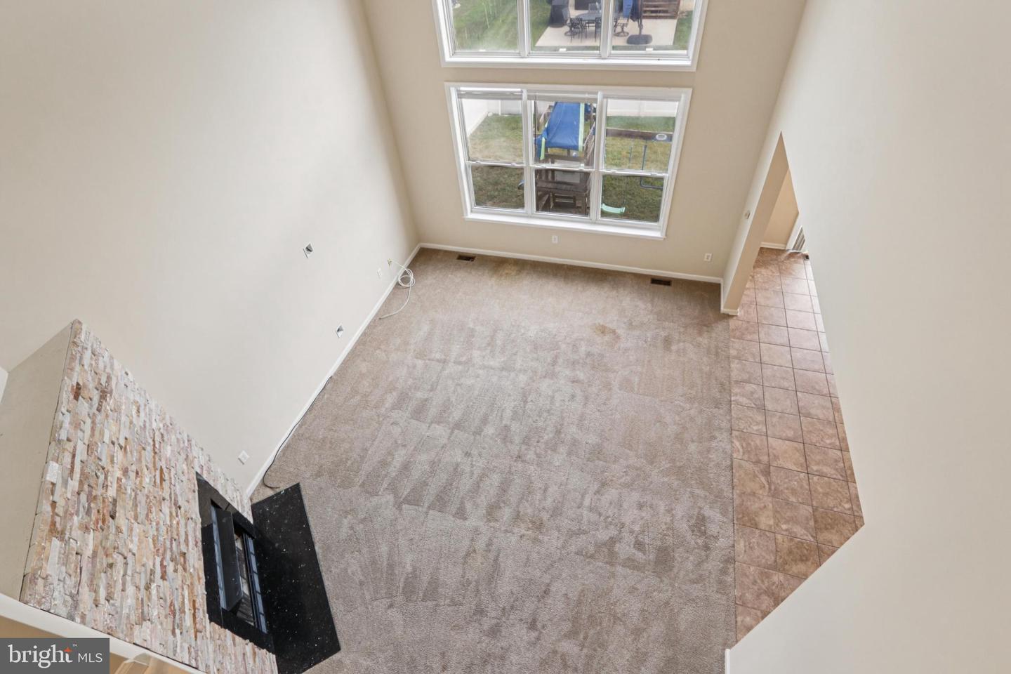 9 Lawrence Ln