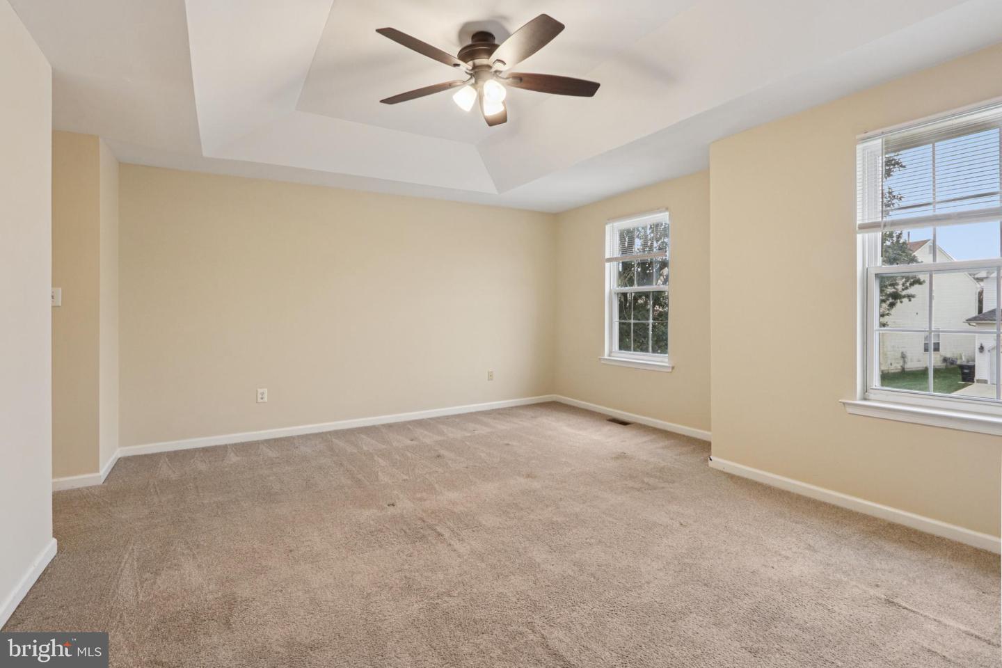 9 Lawrence Ln
