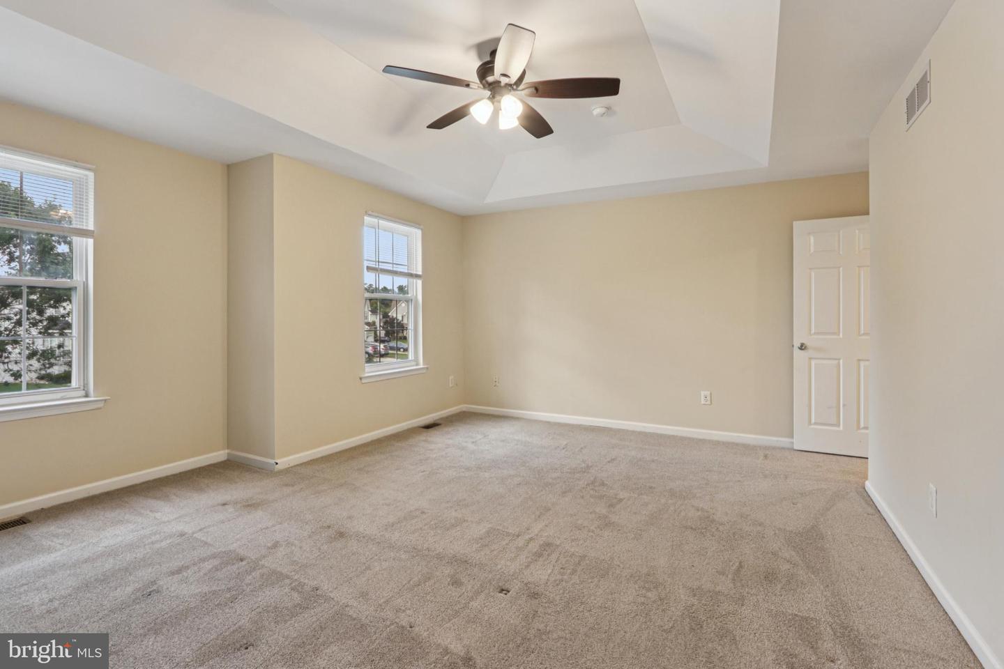 9 Lawrence Ln