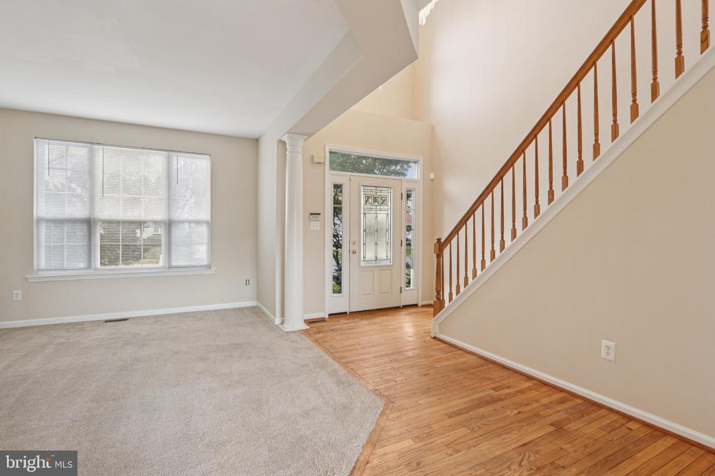 9 Lawrence Ln