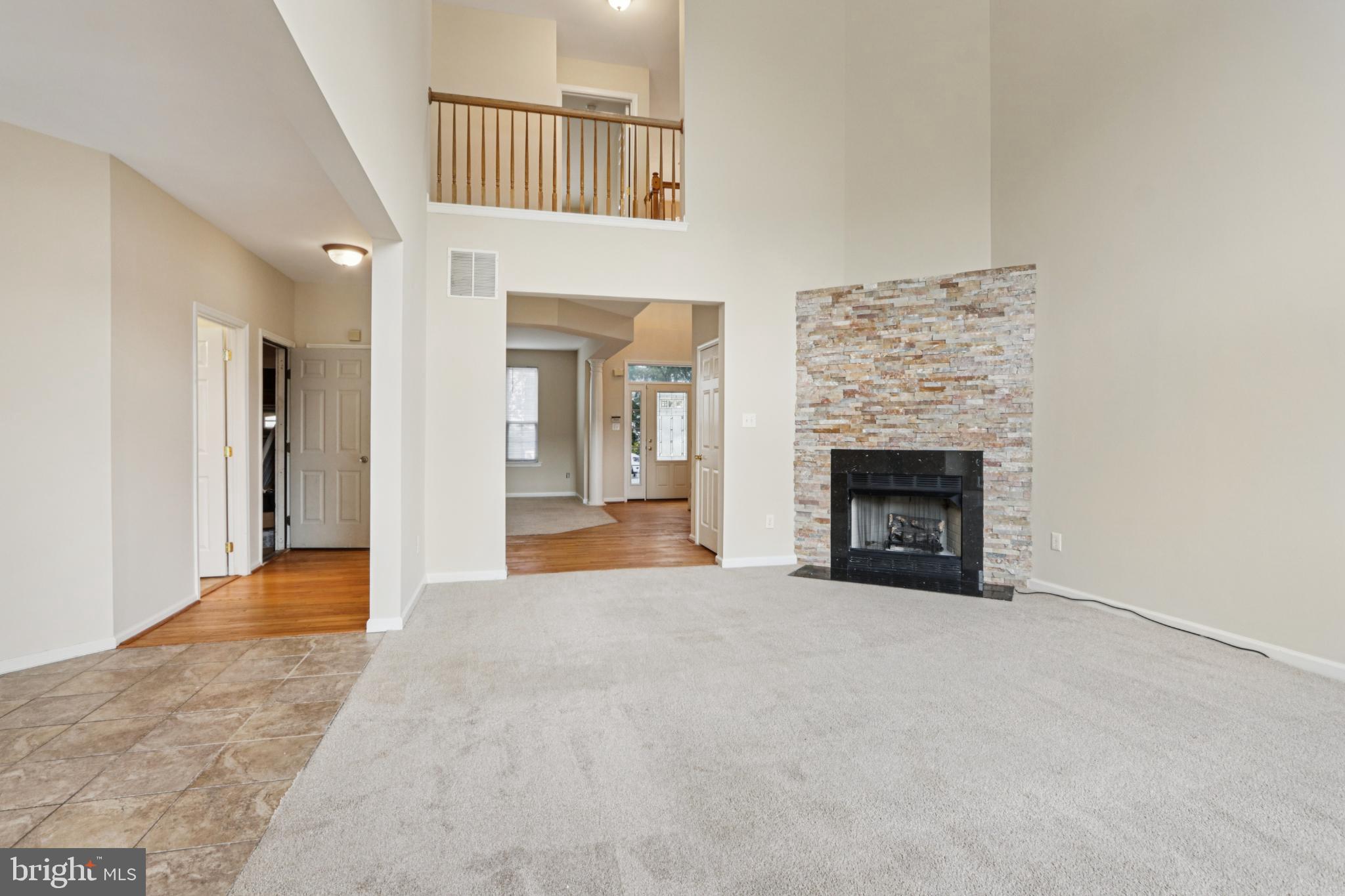 9 Lawrence Ln