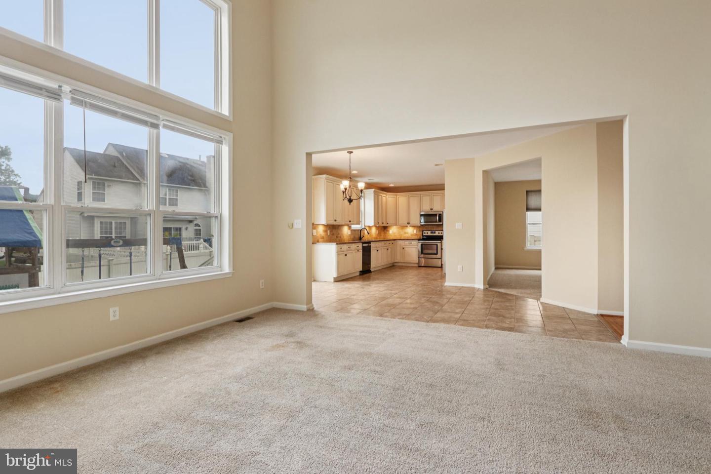 9 Lawrence Ln