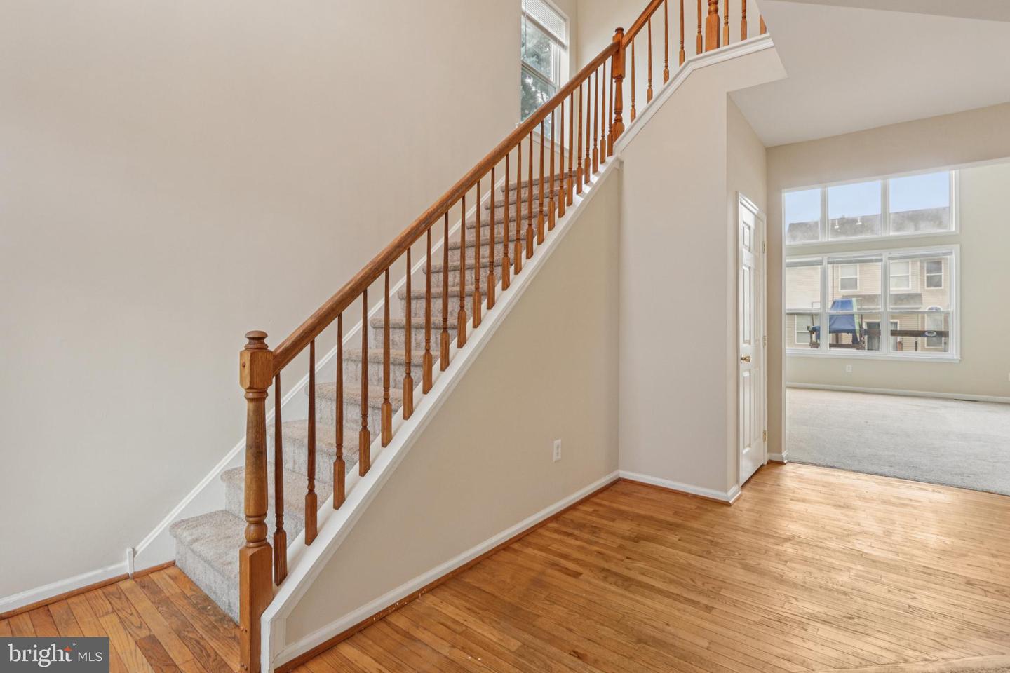 9 Lawrence Ln