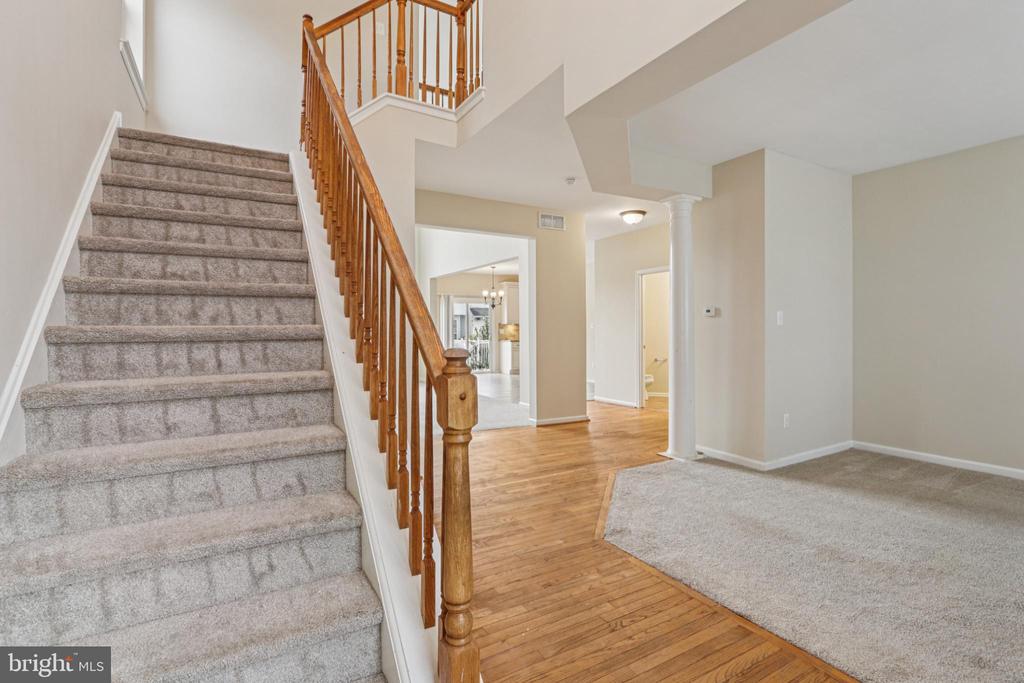 9 Lawrence Ln
