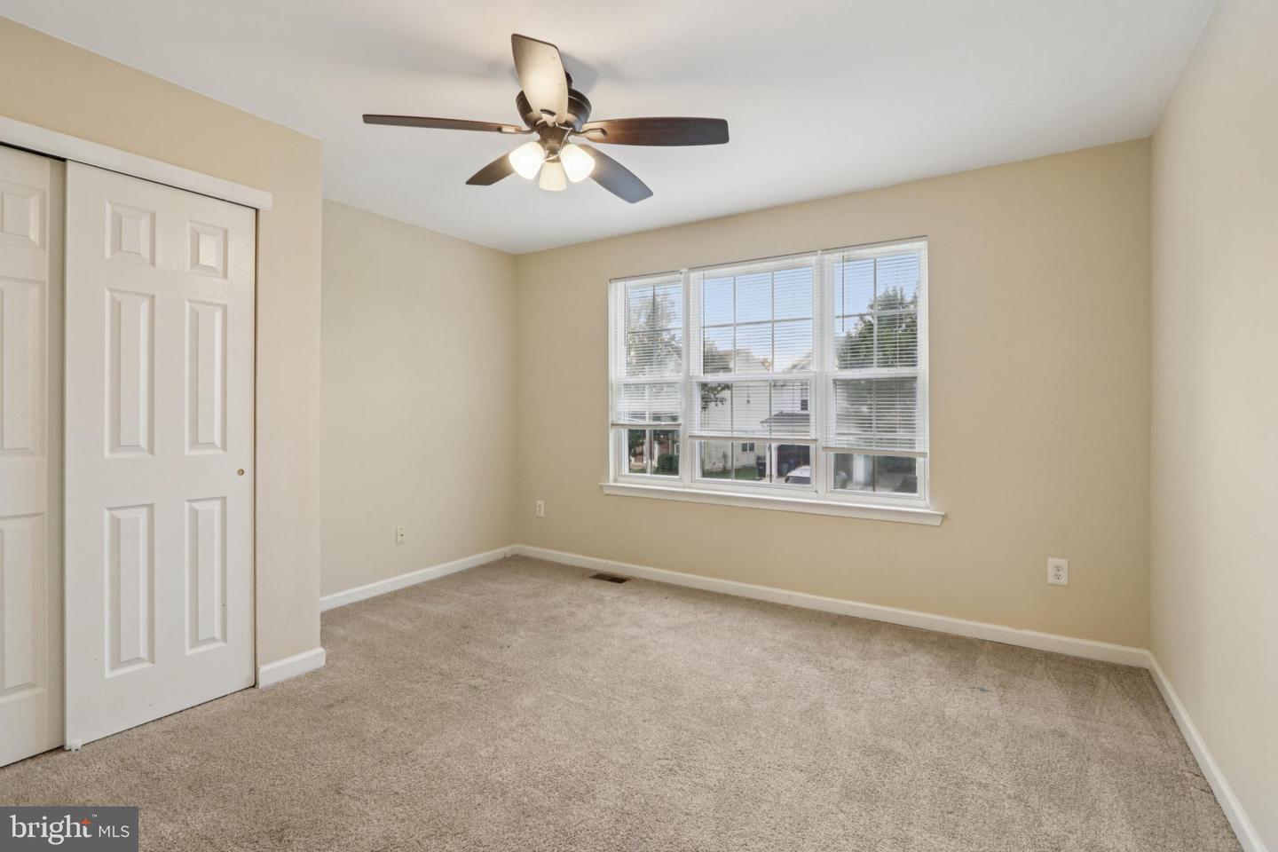 9 Lawrence Ln