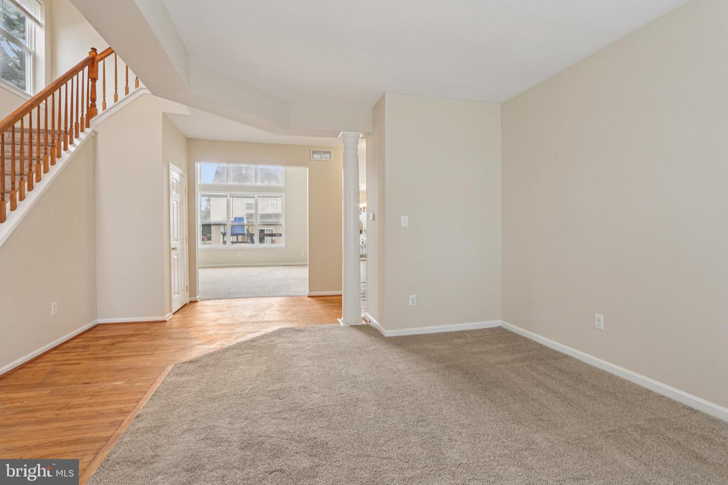 9 Lawrence Ln