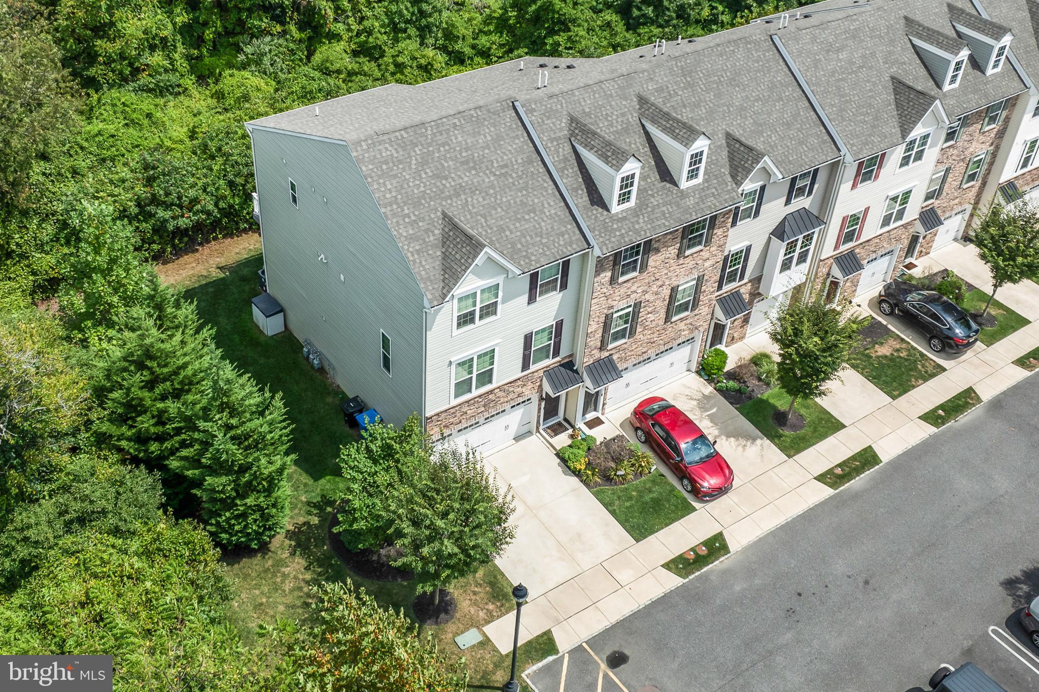 40 PEACOCK CIRCLE