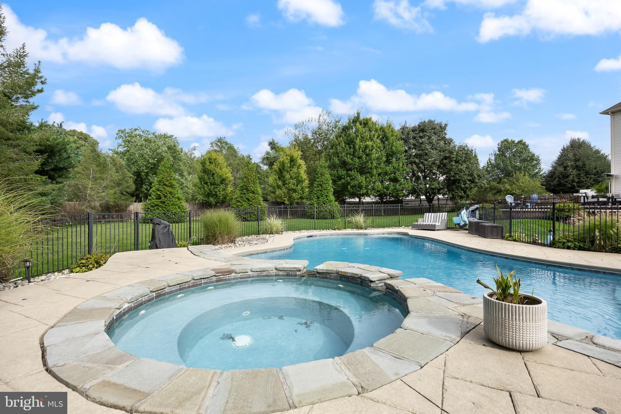4 FAWN HOLLOW LANE