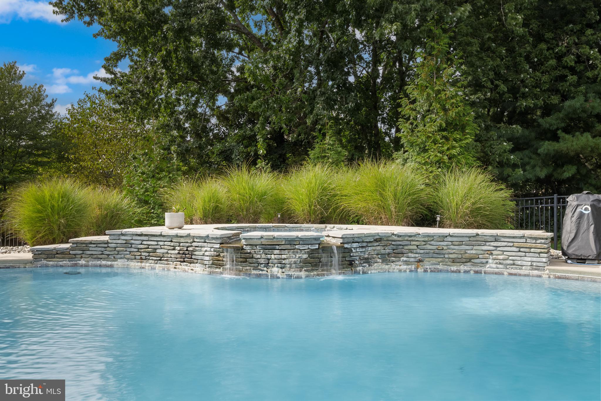 4 FAWN HOLLOW LANE