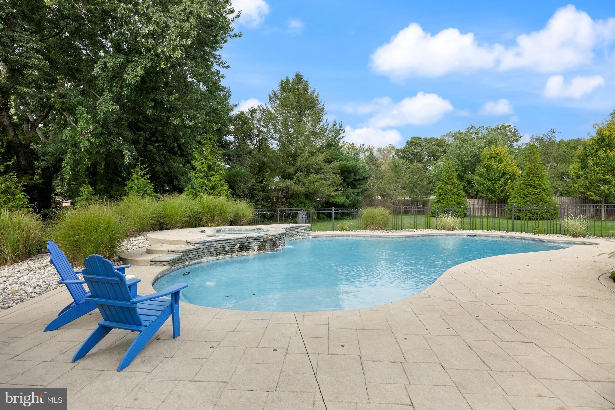 4 FAWN HOLLOW LANE