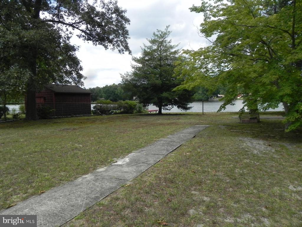 2612 S SHORE DRIVE