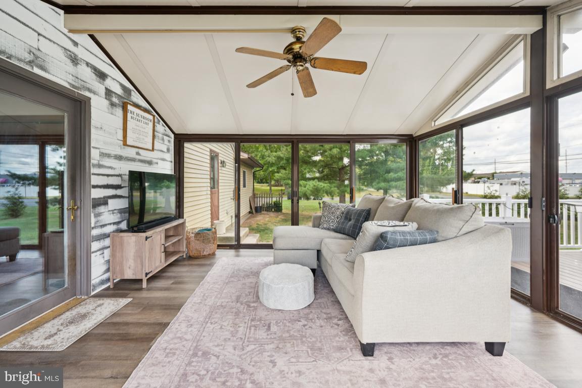 1040 LEXINGTON DRIVE