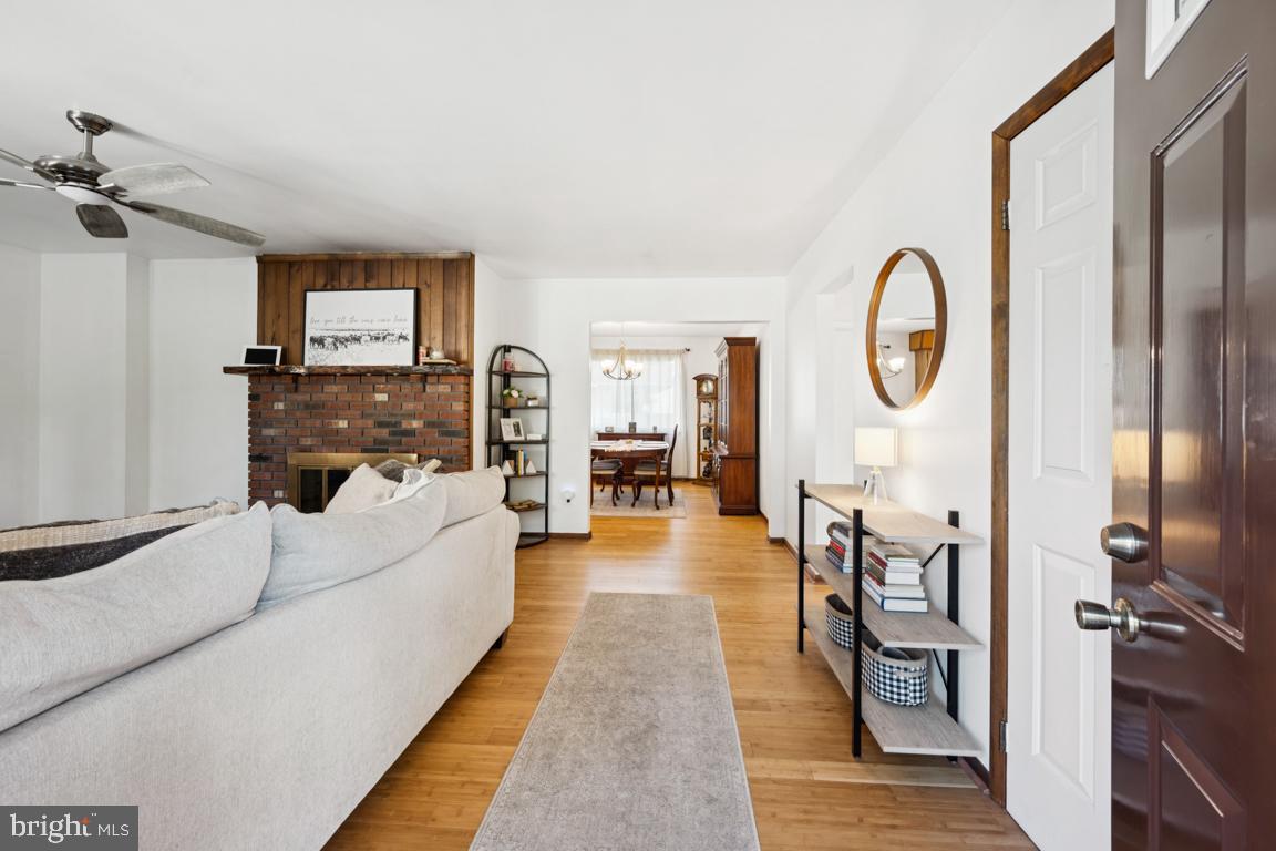 1040 LEXINGTON DRIVE