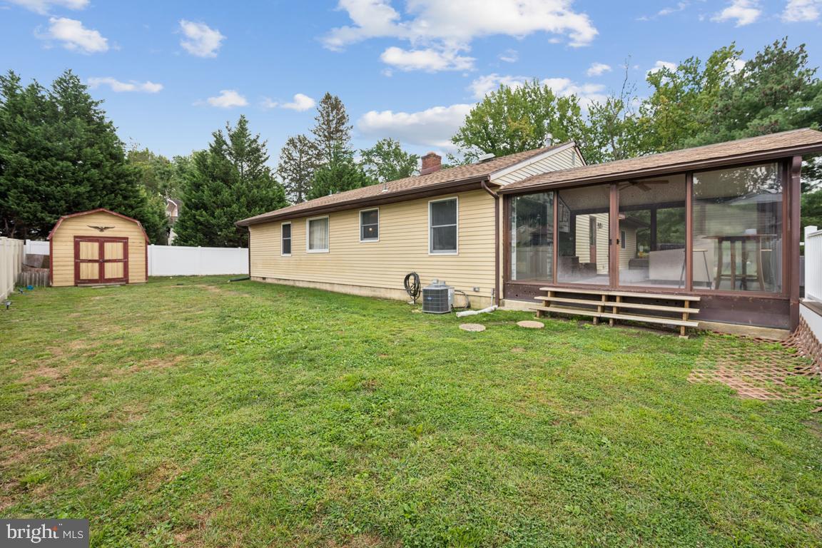 1040 LEXINGTON DRIVE