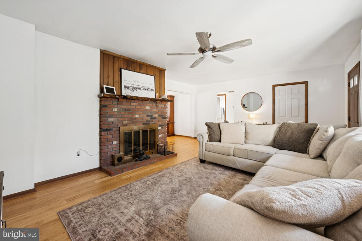 1040 LEXINGTON DRIVE