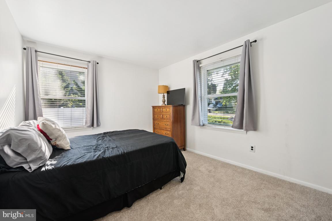 1040 LEXINGTON DRIVE