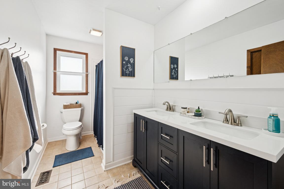 1040 LEXINGTON DRIVE