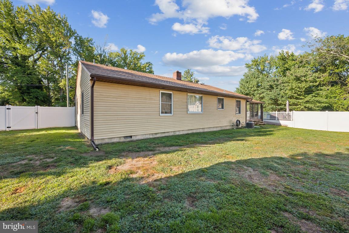 1040 LEXINGTON DRIVE