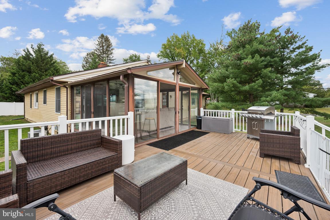 1040 LEXINGTON DRIVE