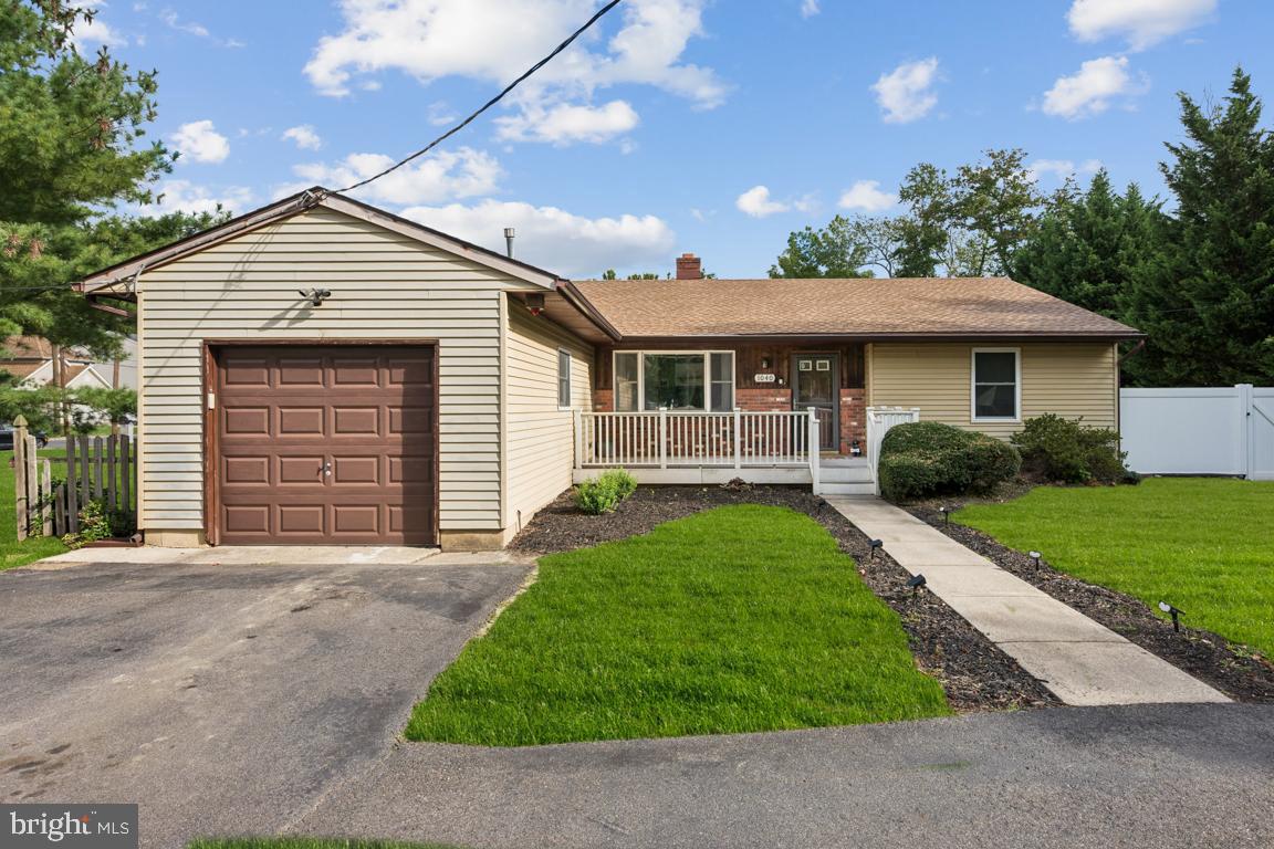 1040 LEXINGTON DRIVE