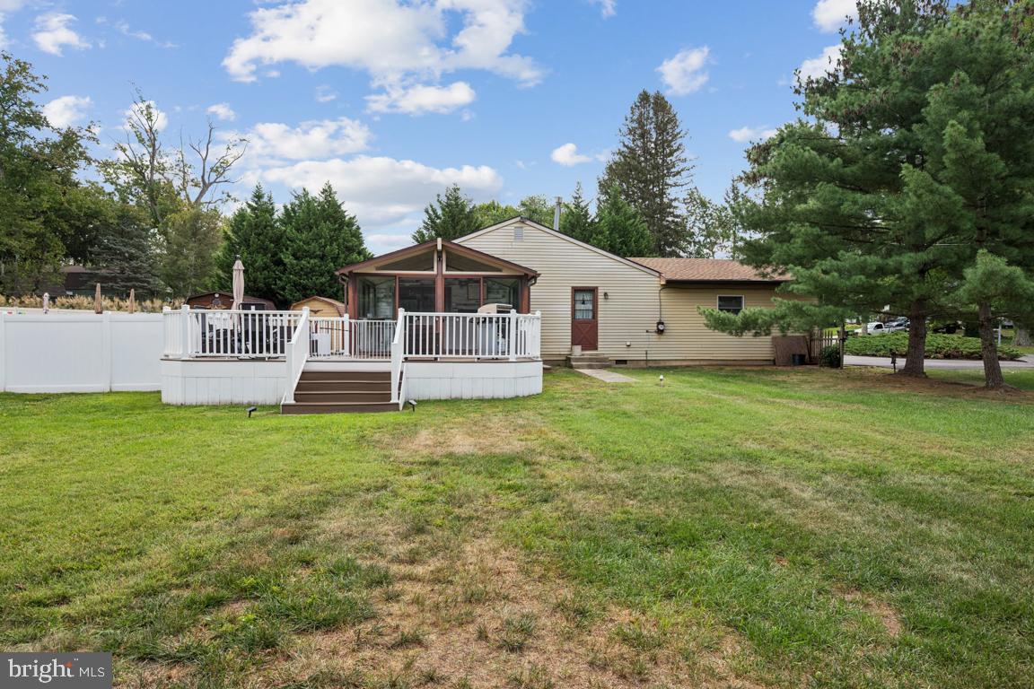 1040 LEXINGTON DRIVE