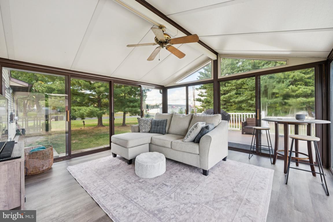 1040 LEXINGTON DRIVE