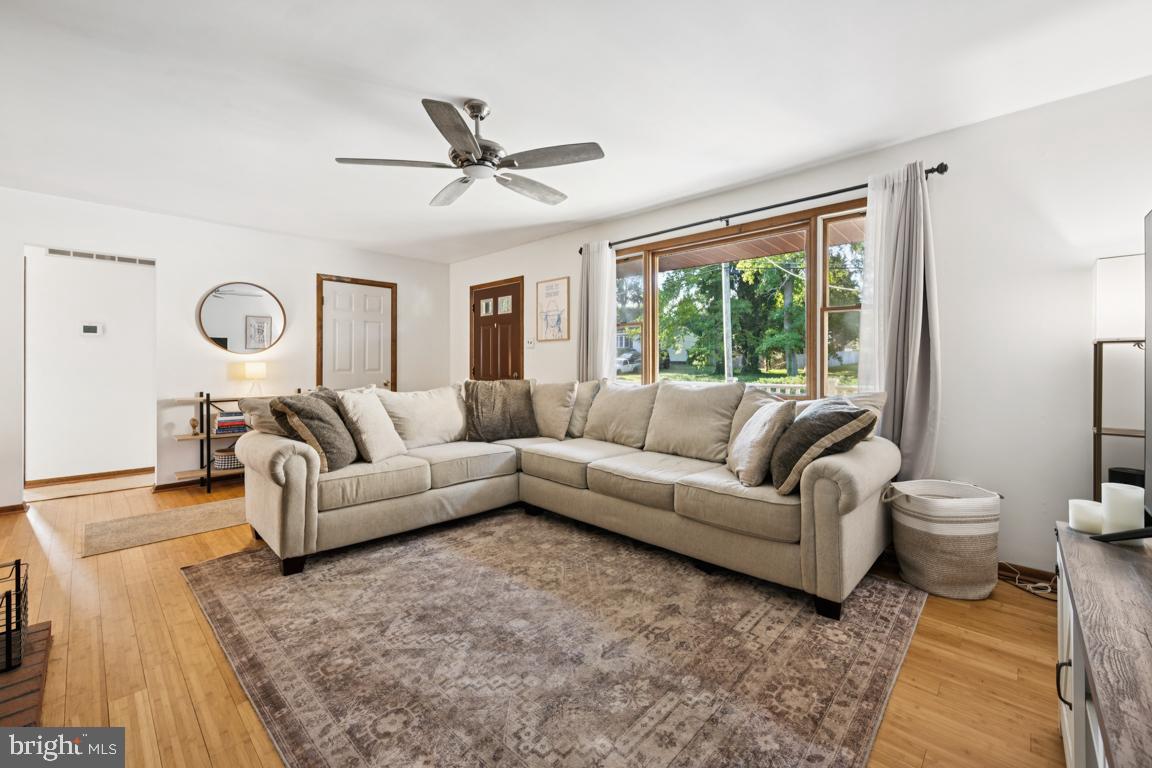 1040 LEXINGTON DRIVE