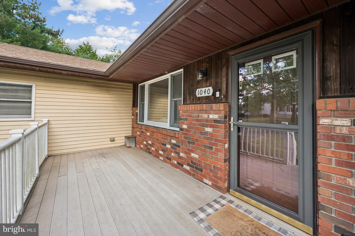 1040 LEXINGTON DRIVE