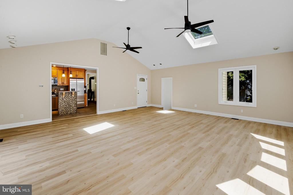 1741 LAKESIDE DRIVE