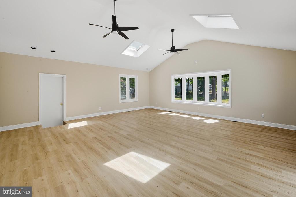 1741 LAKESIDE DRIVE