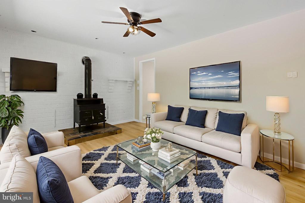 1741 LAKESIDE DRIVE