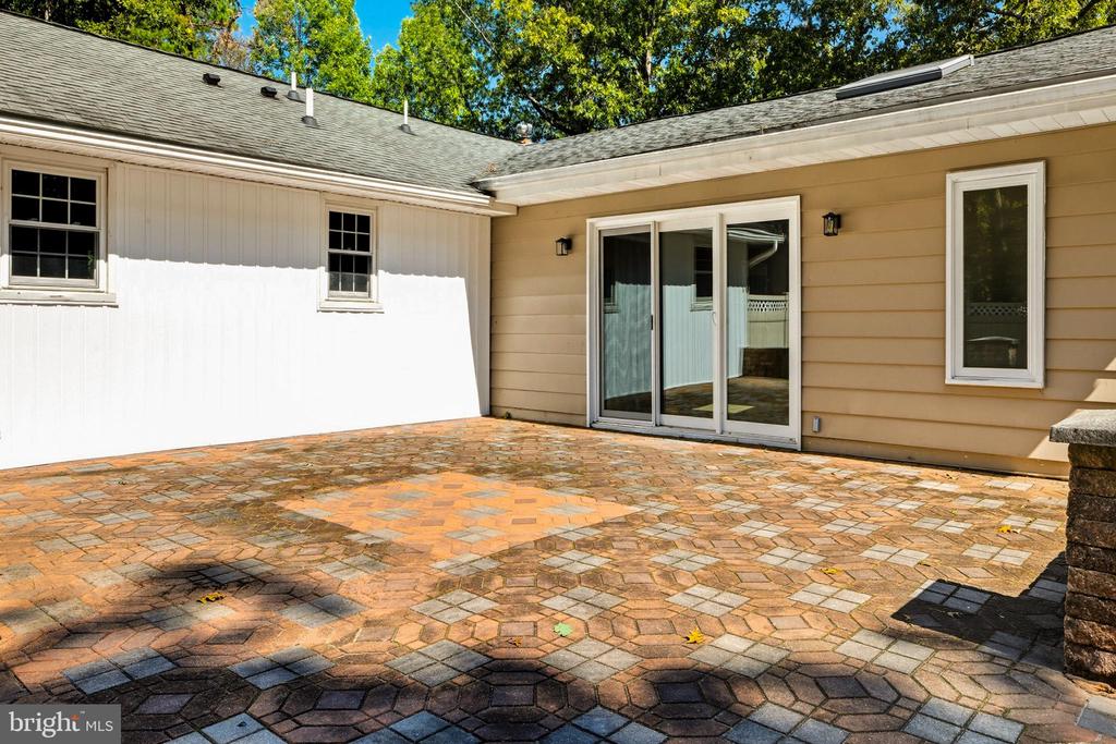 1741 LAKESIDE DRIVE