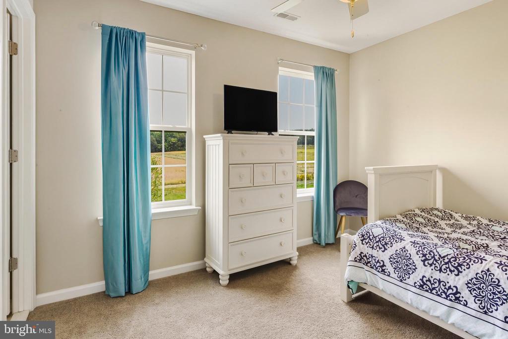 8 OAK VIEW TERRACE