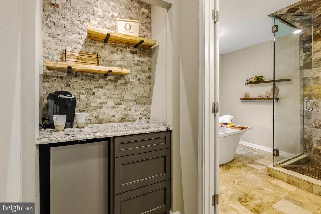8 OAK VIEW TERRACE