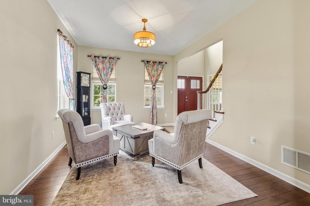 8 OAK VIEW TERRACE