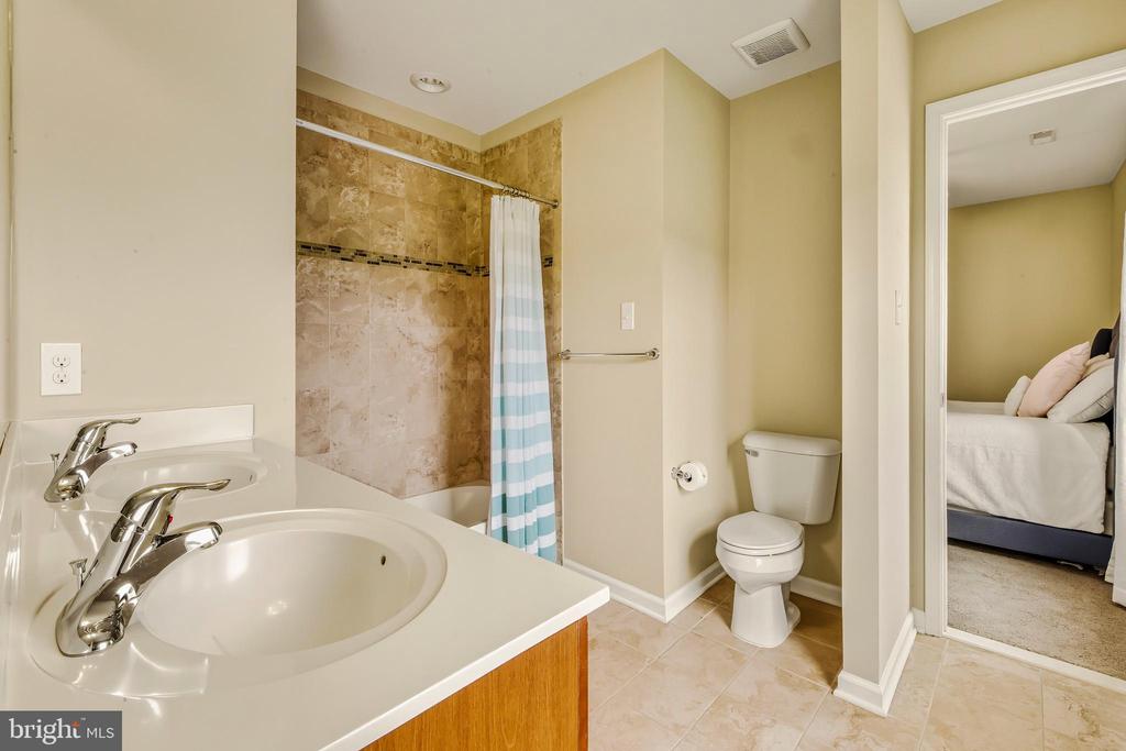 8 OAK VIEW TERRACE