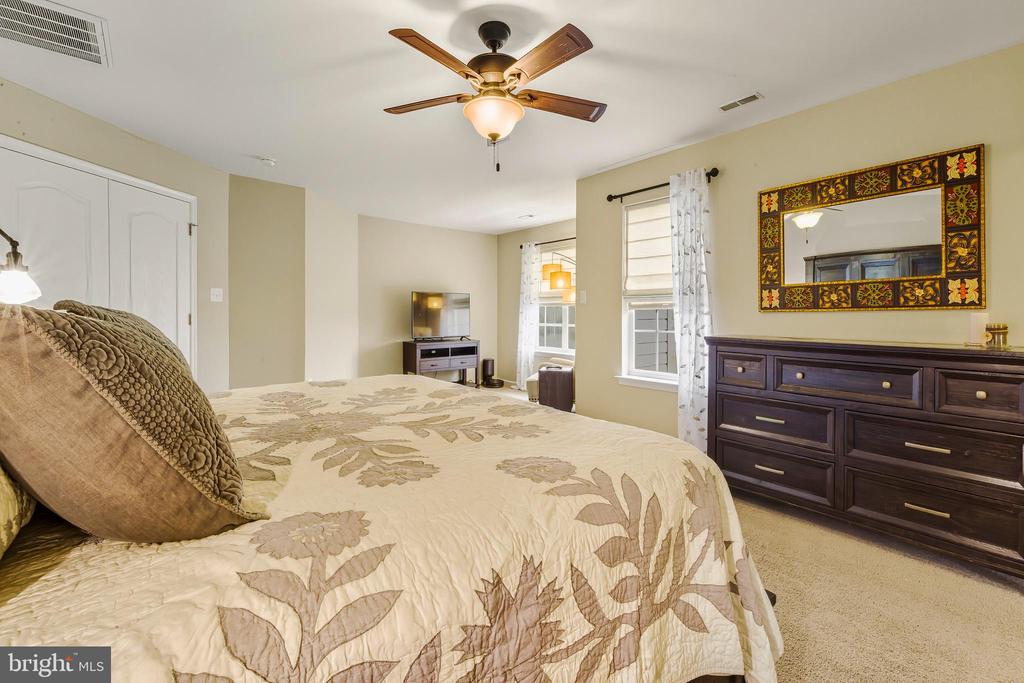 8 OAK VIEW TERRACE