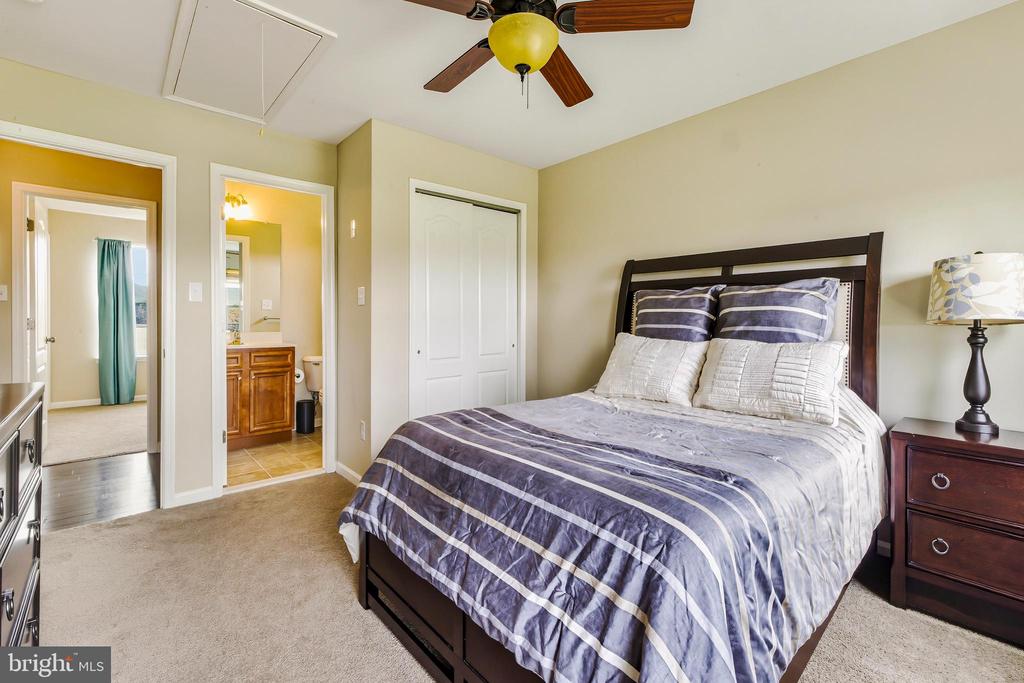 8 OAK VIEW TERRACE